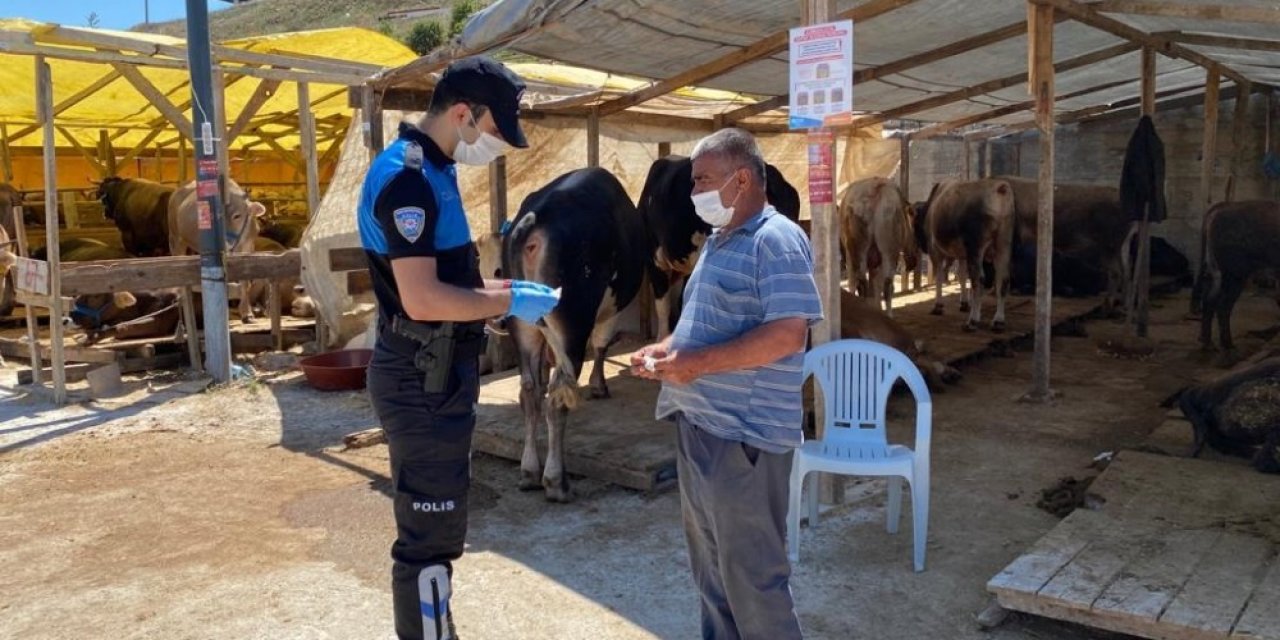 Kurban Pazarında Polisten Korona Virüs Uyarısı