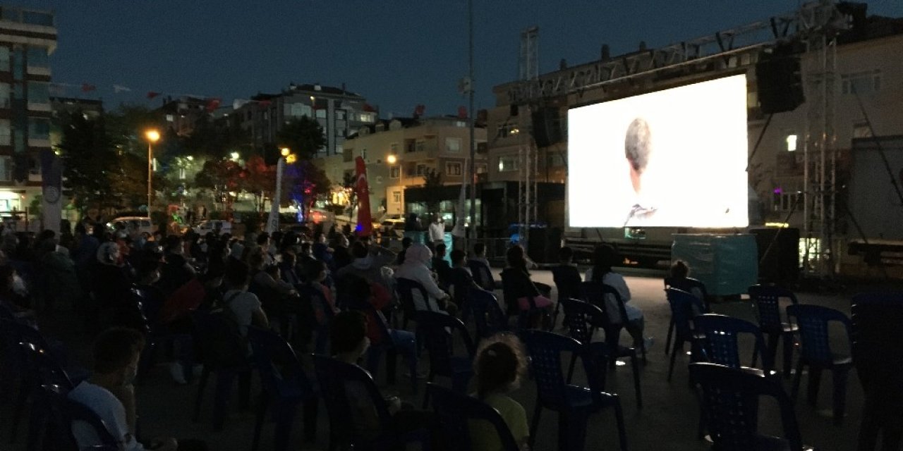 Arnavutköylü Miniklere Açık Havada Sinema Keyfi