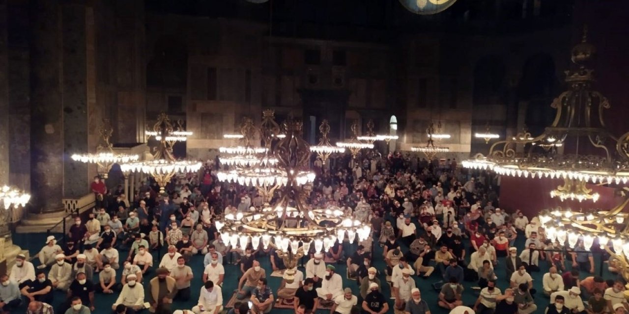 Ayasofya-i Kebir Cami-i Şerifi İlk Günkü Heyecanla Dolup Taşmaya Devam Ediyor