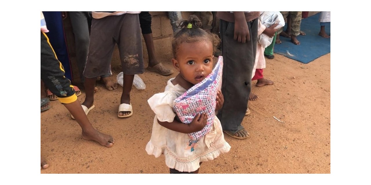 İhlas Vakfı Sudan’daki Yetimlere Bayramlık Dağıttı