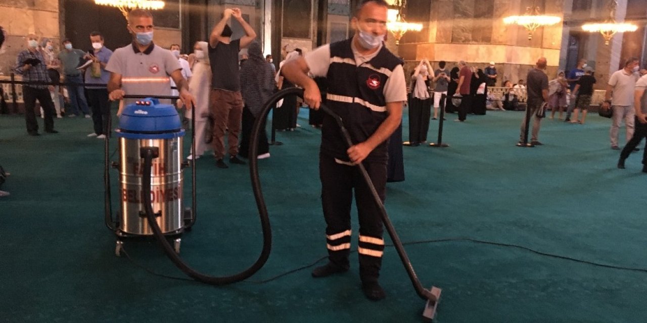 Ayasofya’yı Gül Kokusu Sardı