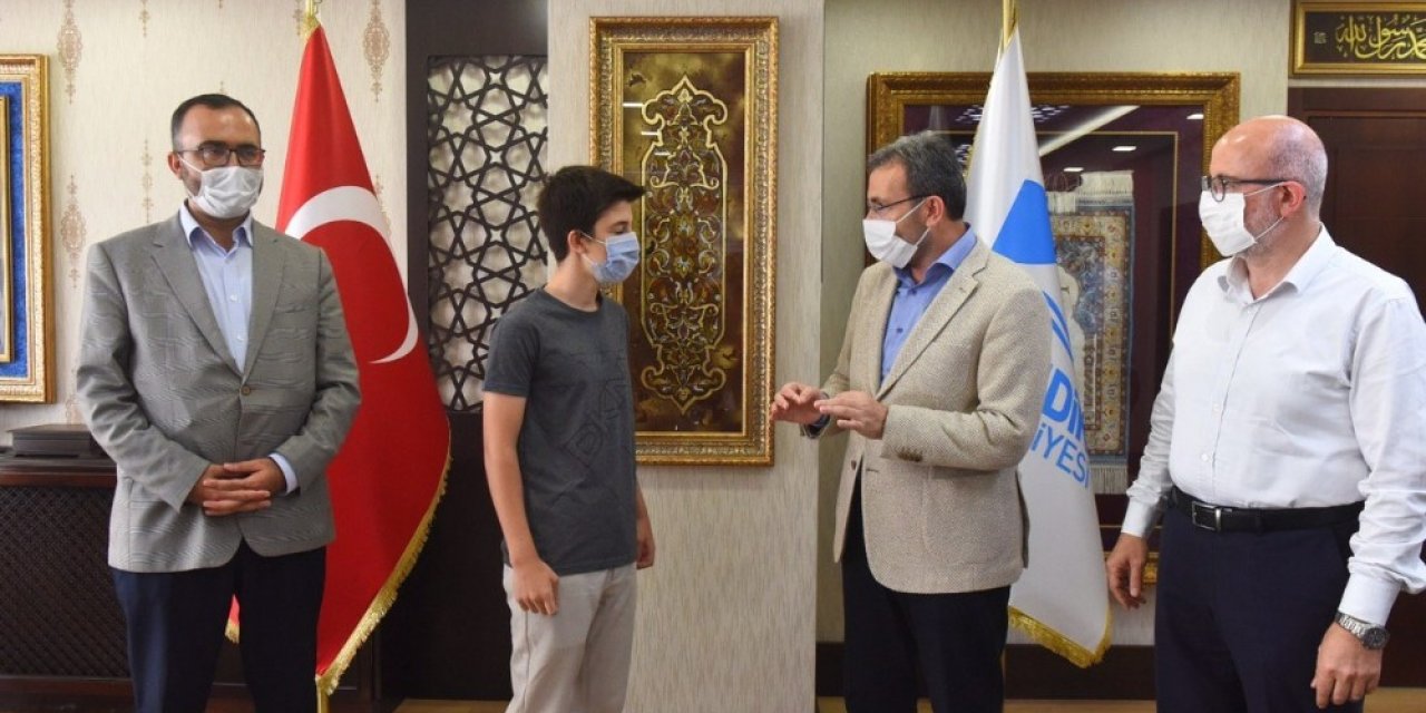 Hem Hafız Oldu Hem Lgs’de 0,71 İlk Dereceye Girdi