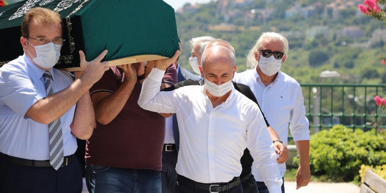 Başkan Akgün, Vecdet Öz’ü Acı Gününde Yalnız Bırakmadı