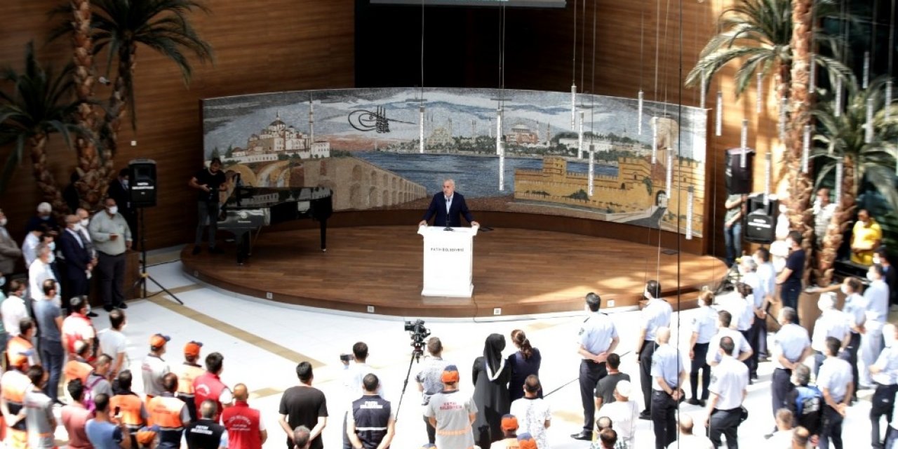 Fatih Belediye Başkanı M. Ergün Turan Personelle Bayramlaştı