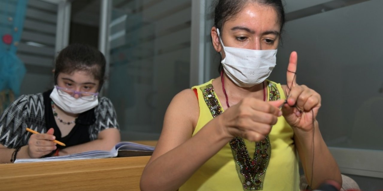 Özel Gençlere ’engelsiz El Sanatları Atölyesi’