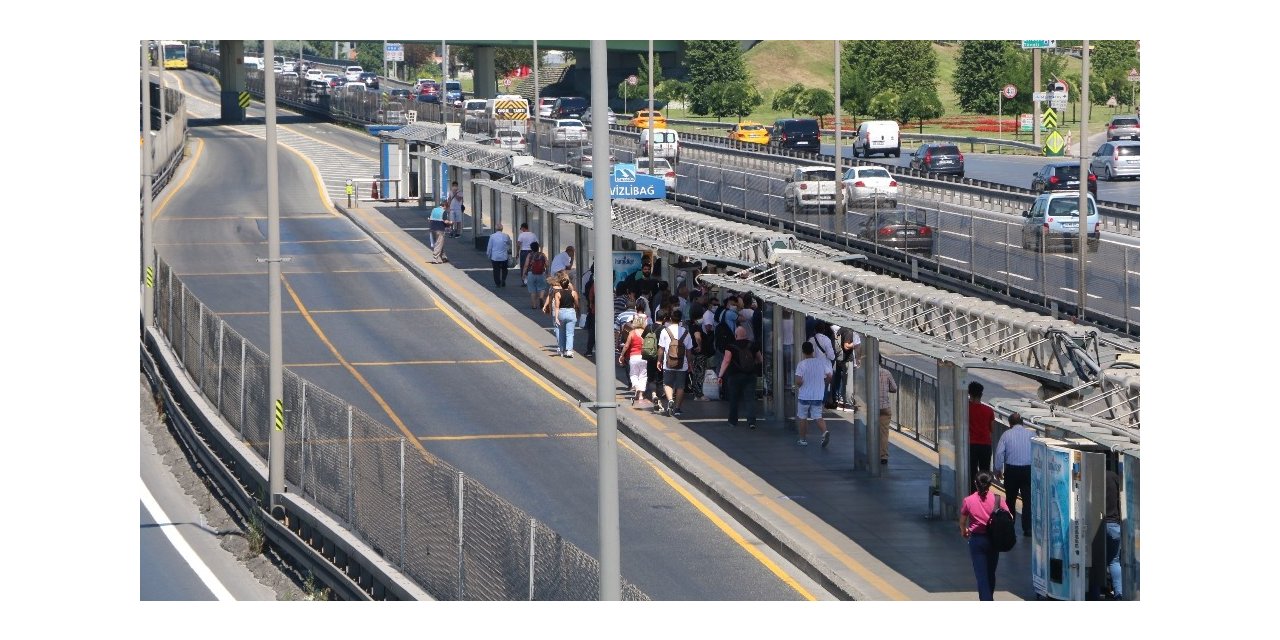 Metrobüste Bayram Arifesinde Korkutan Manzara