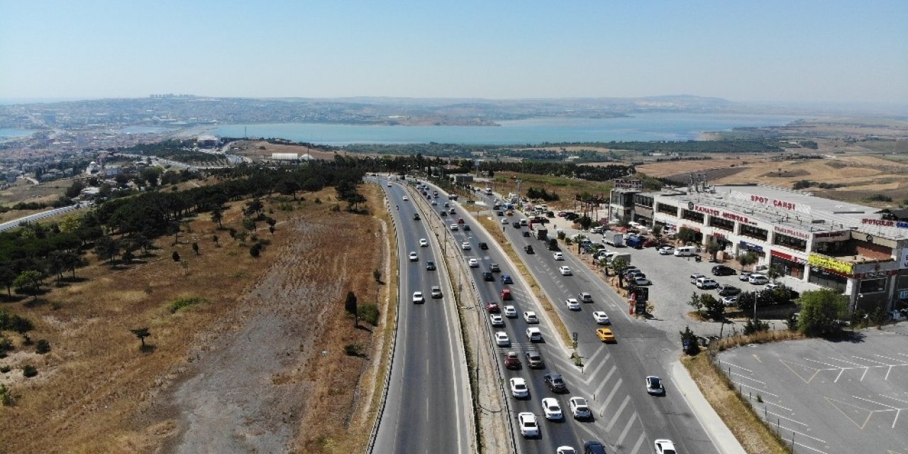 Tatilciler Arife Günü Yollara Düştü