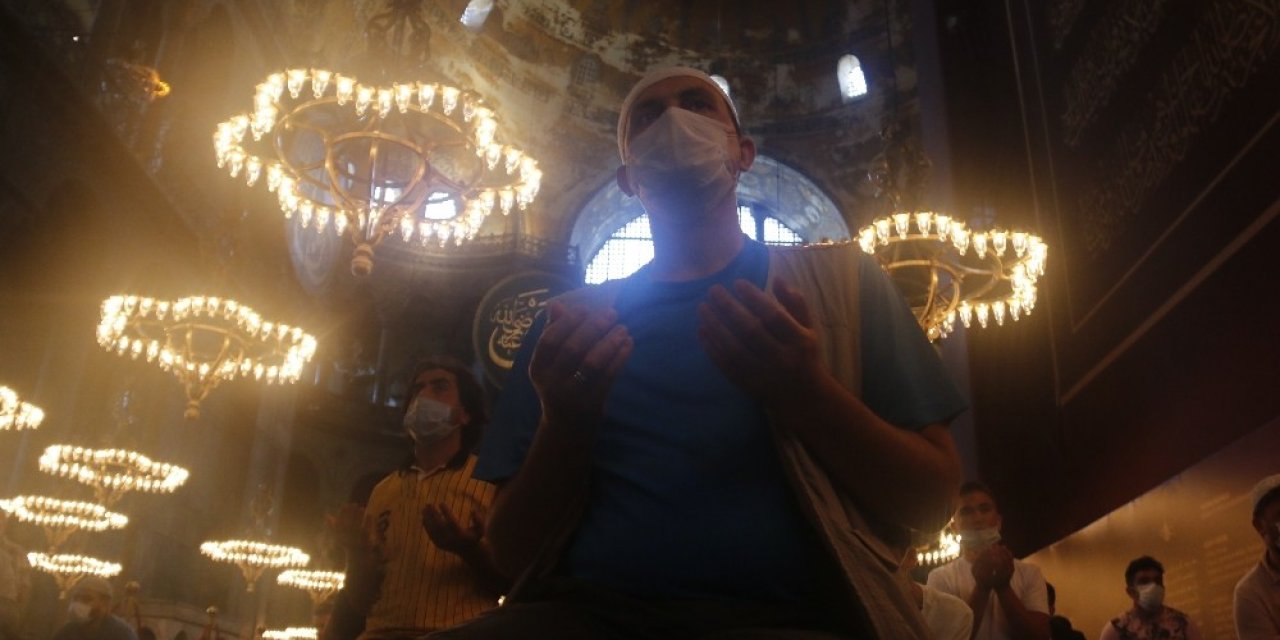 Ayasofya’da İlk Bayram Namazı Binlerin Katılımıyla Kılındı