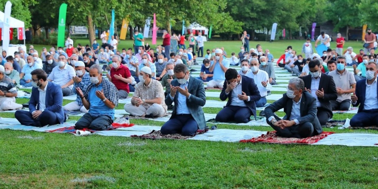 Başakşehir’de Binlerce Kişiyle Bayram Coşkusu