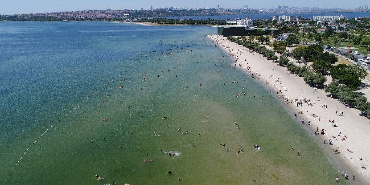 Menekşe Plajı’nda Bayram Yoğunluğu