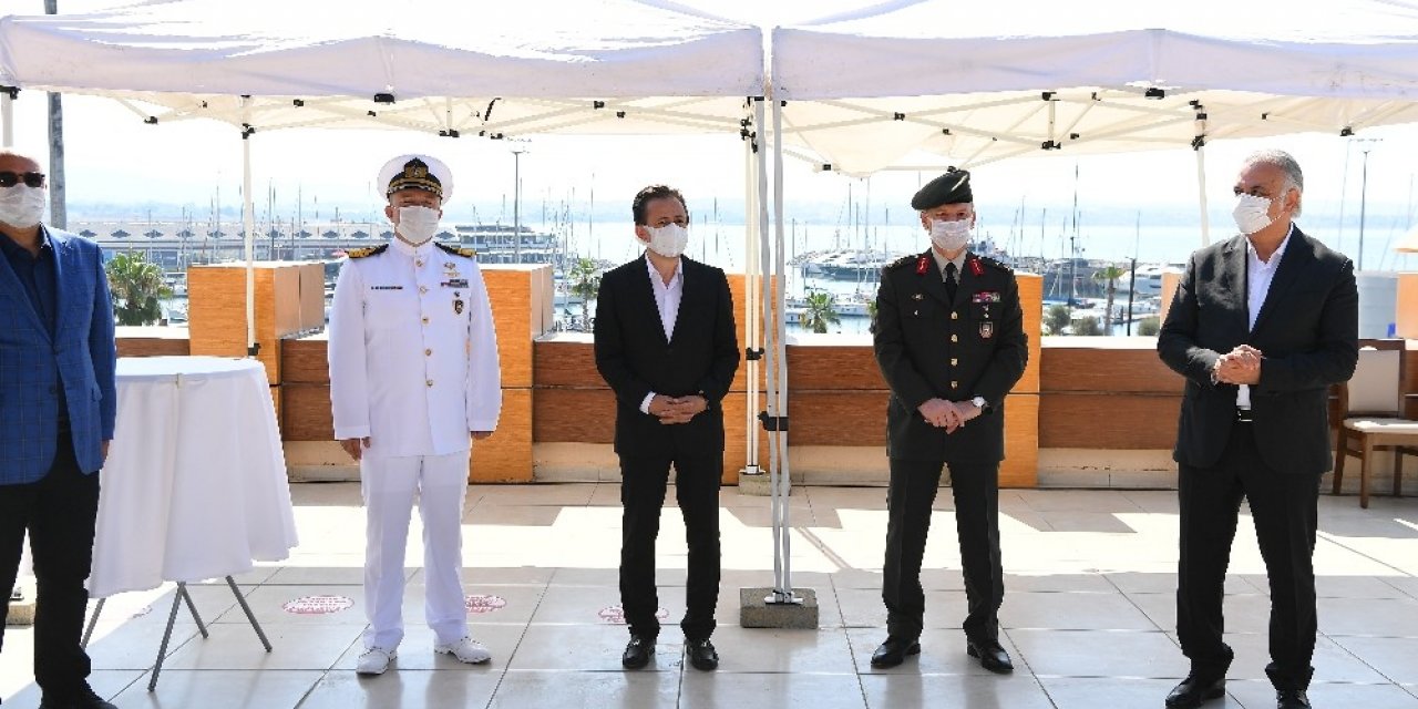 Tuzla’da Sosyal Mesafeli Bayramlaşma Töreni