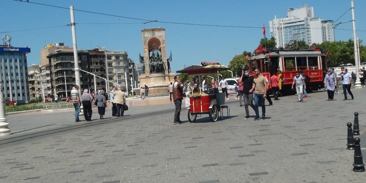 Nostaljik Tramvayda İzdiham Oluştu, Sosyal Mesafe Hiçe Sayıldı
