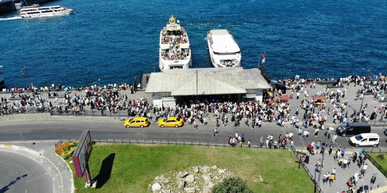 Eminönü’de Bayram Yoğunluğu