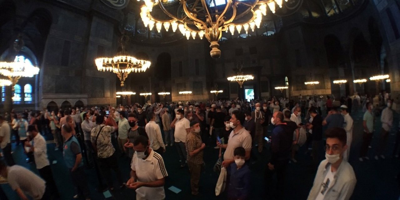 Kurban Bayramı’nın Son Gününde Vatandaşlar Ayasofya’ya Akın Etti