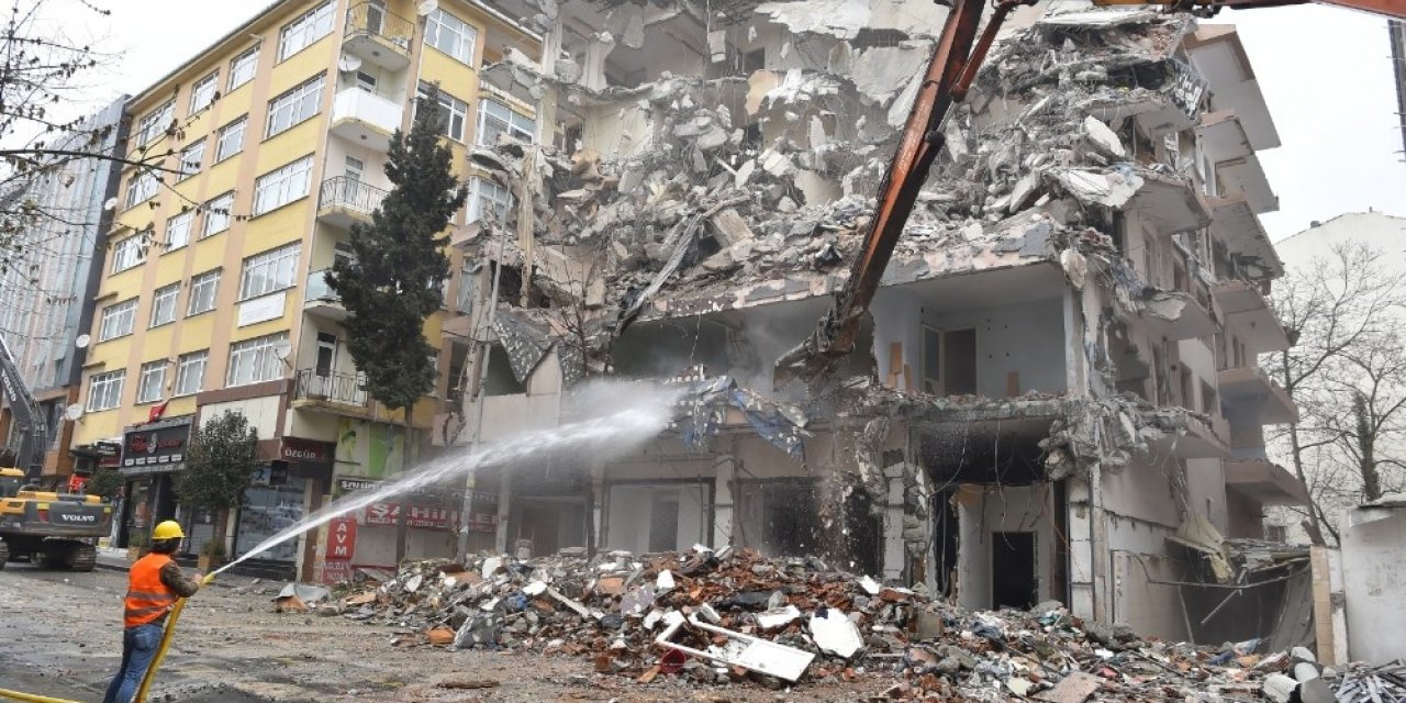Avcılar’da Bir Yılda 140 Binanın Yıkımı Tamamlandı