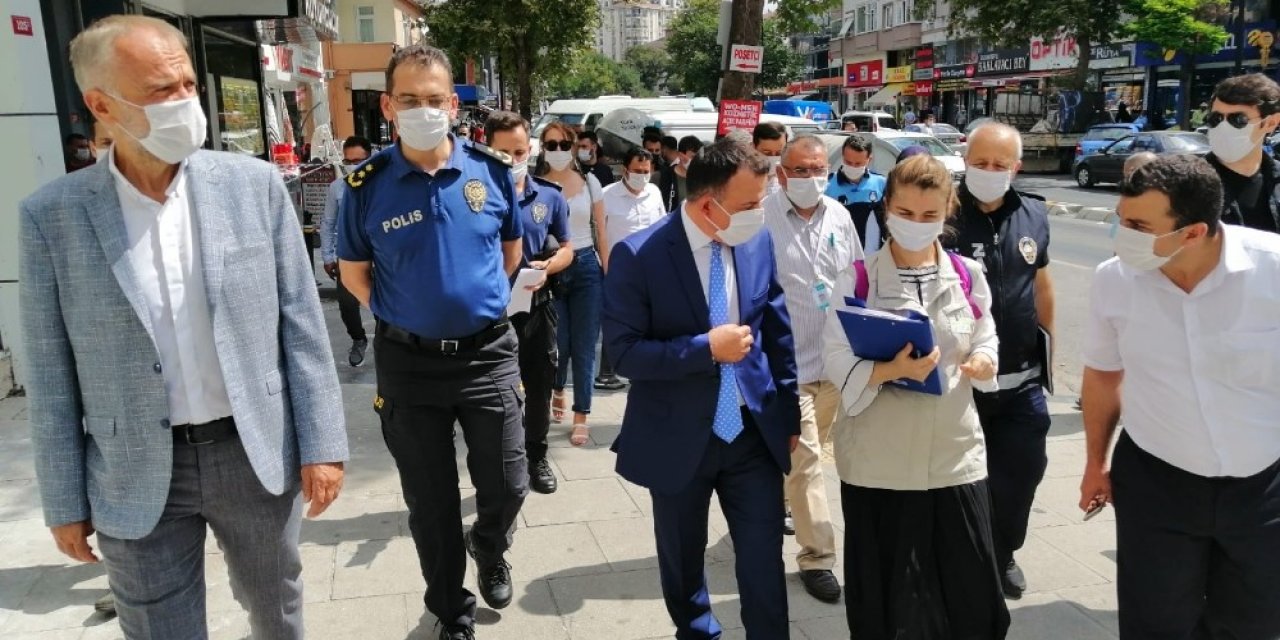 Çekmeköy’de Maske Ve Sosyal Mesafeyi İlçe Protokolü Denetledi