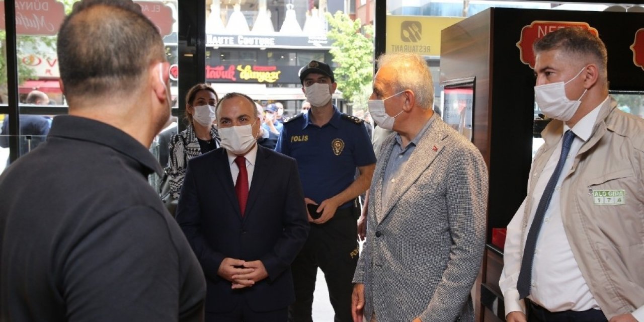 Ümraniye’de Kaymakam Ve Belediye Başkanı Korona Virüs Tedbirlerini Denetledi