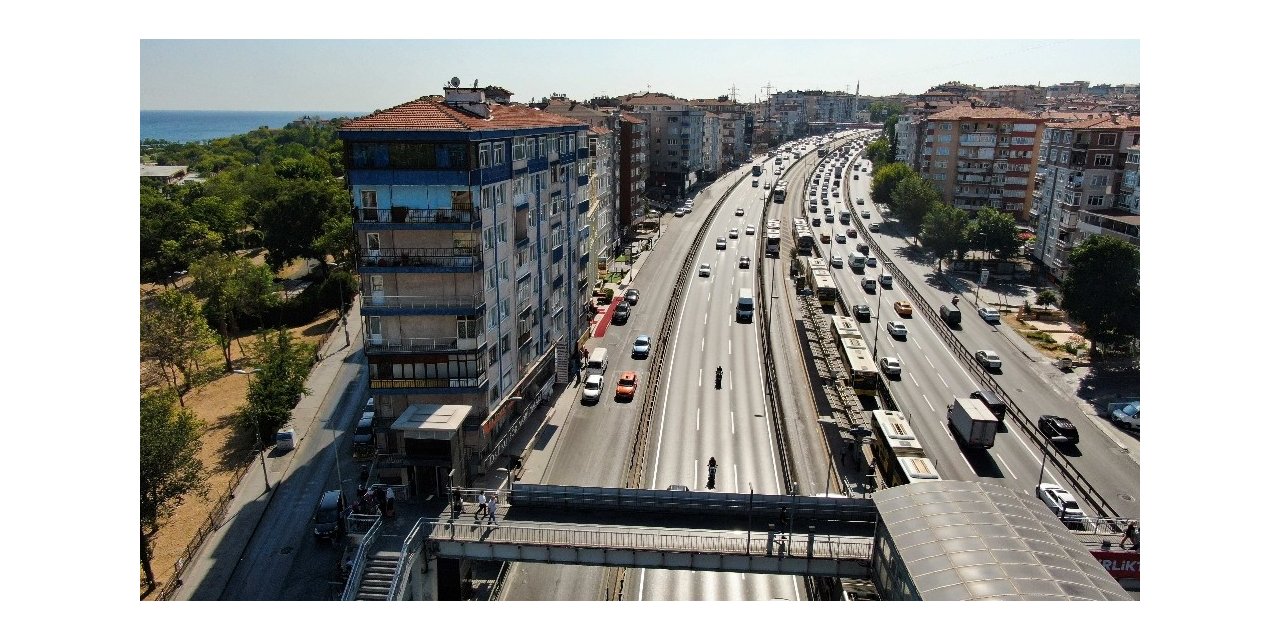 Sorumsuz Sürücüler E-5 Yan Yolu Otoparka Çevirdi