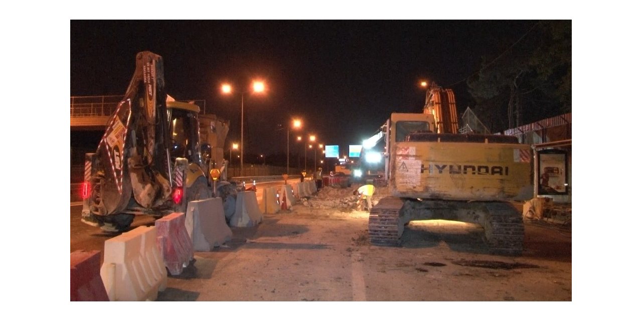 Eyüpsultan’da Çöken Üst Geçitte Enkaz Kaldırma Çalışması Gece De Devam Ediyor