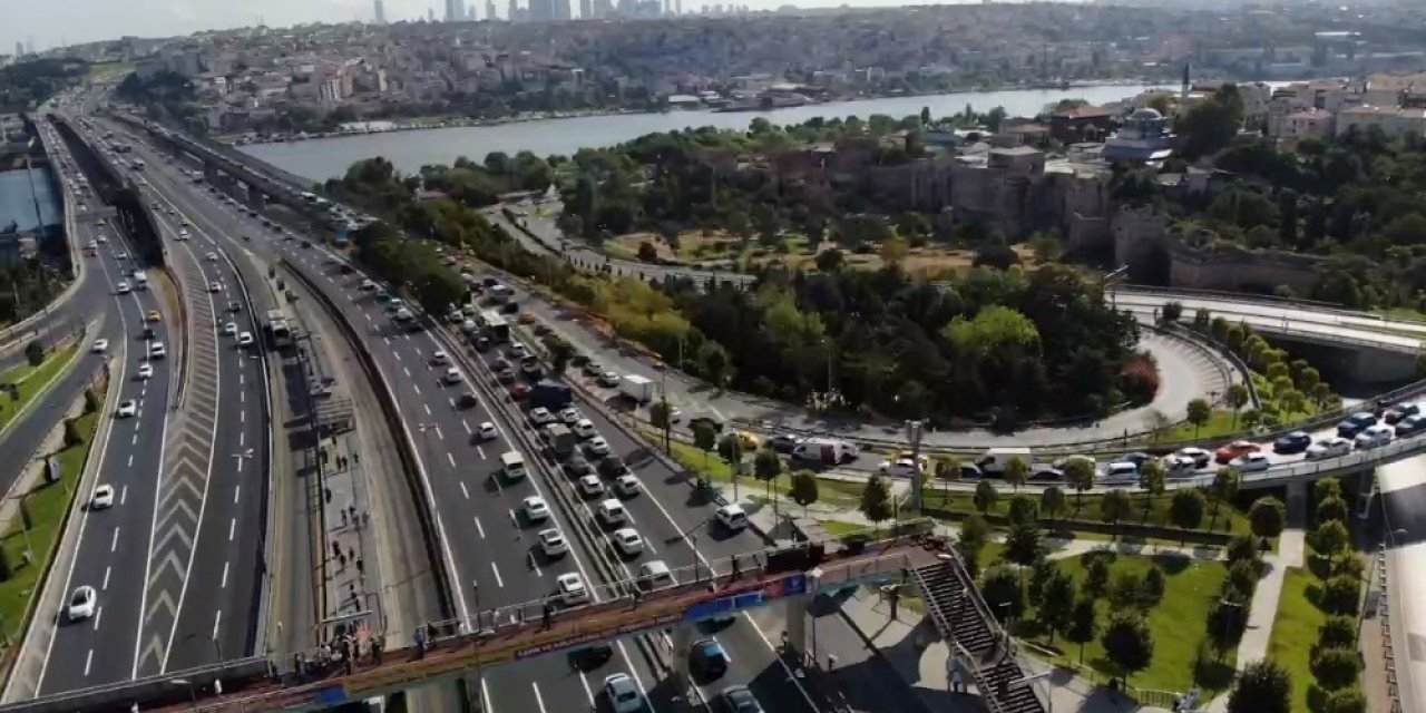 Haftanın İlk İş Gününde Haliç Köprüsü’nde Trafik Yoğunluğu