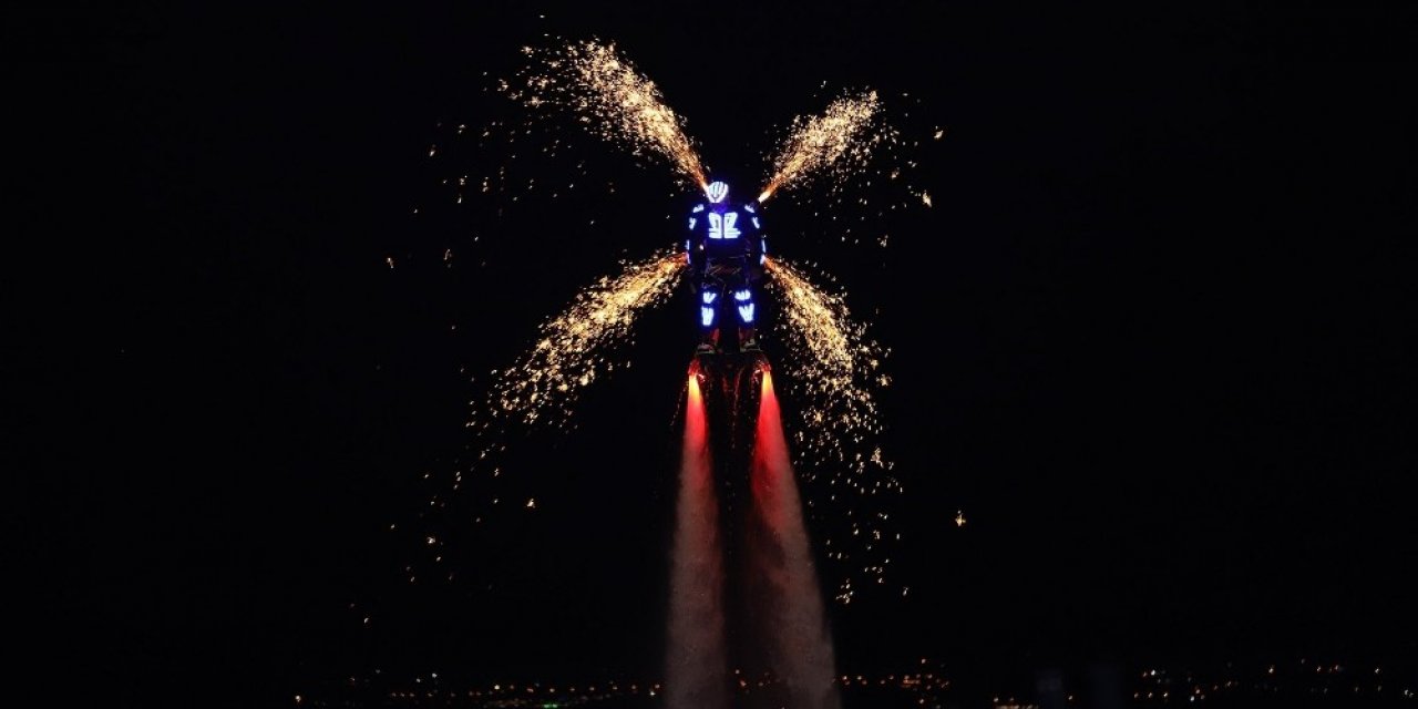 Flyboard Gösterisi Yürekleri Ağza Getirdi