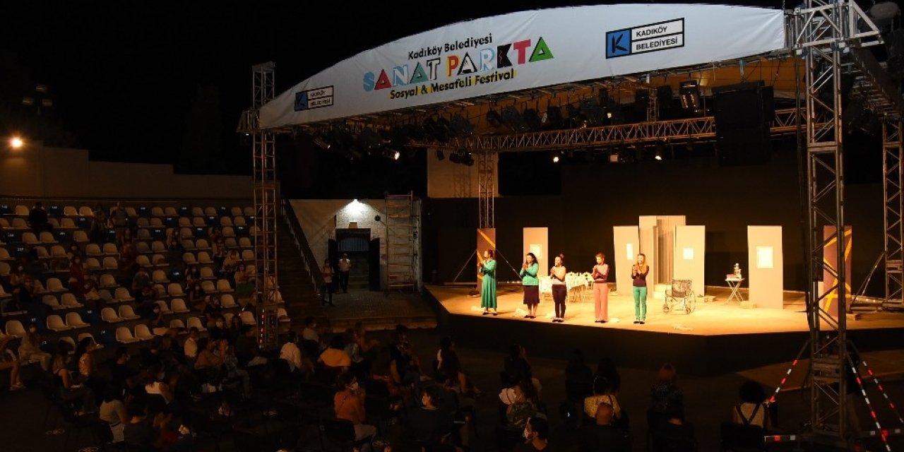 Kadına Yönelik Şiddet "mor" Oyunu İle Sahneye Taşındı