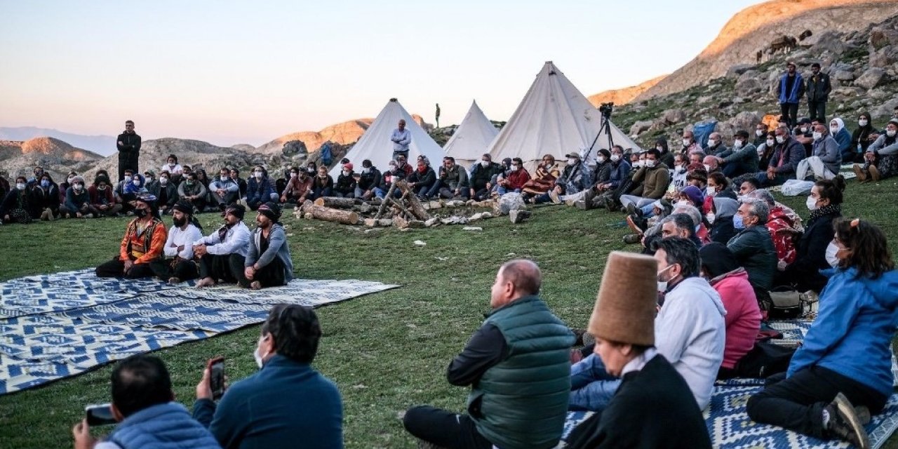 3 Bin Metre Yükseklikte Kadınlar İçin Buluştular