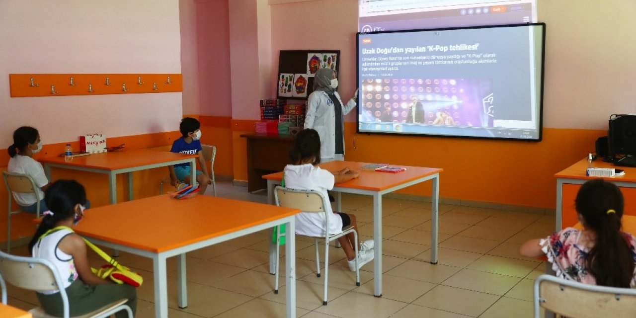 Çocuklar, K-pop Tehlikesine Karşı Uyarıldı