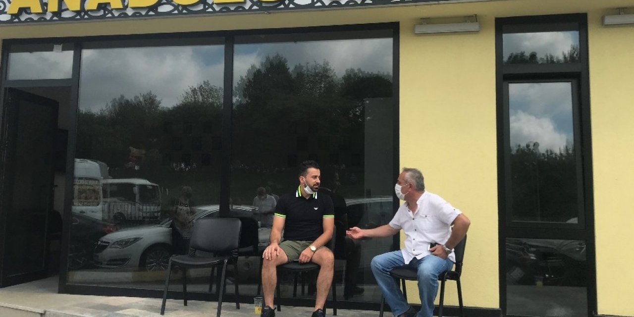 Taksisinde Bulduğu 2 Bin 500 Doları Sahibine Teslim Etti