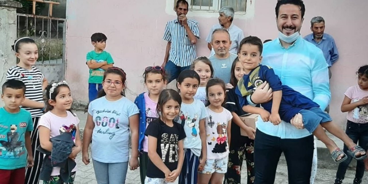 Şair Kasım Alper Özdemir, Amasya’da Köy Köy Çocuklara Koşuyor