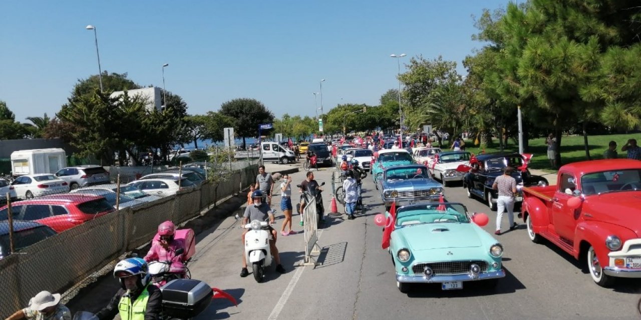 30 Ağustos Zafer Bayramı Kadıköy’de Klasik Otomobil Konvoyu İle Kutlandı