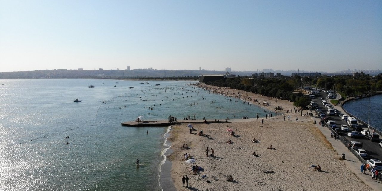 Menekşe Plajı’nda Hafta Sonu Yoğunluğu