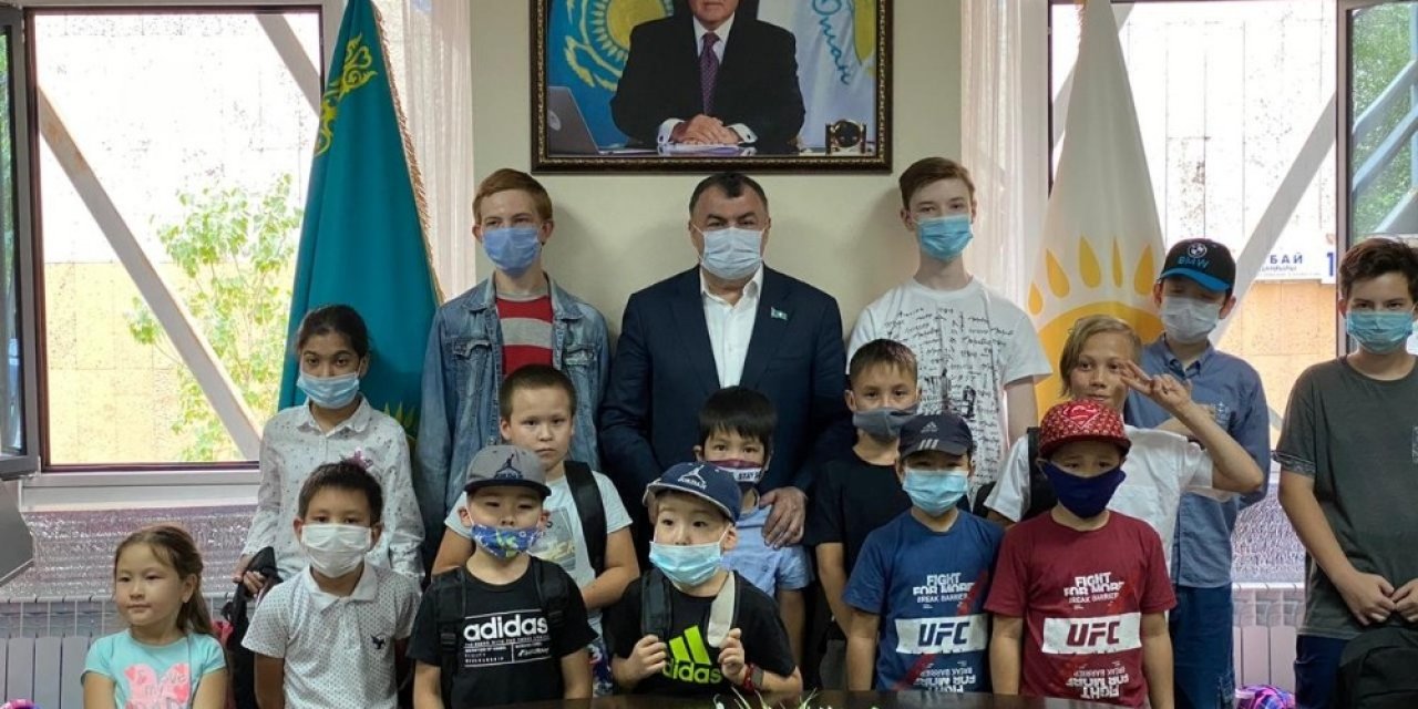 Başkan Kassanov 30 Çocuğu Sevindirdi