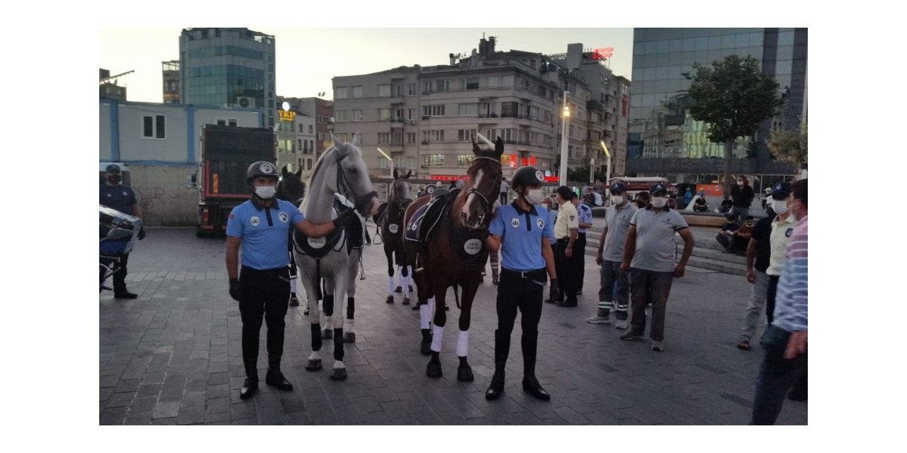 İstiklal Caddesi’nde Zabıta Teşkilatı’ndan Yıldönümü Töreni Öncesi Atlı Prova
