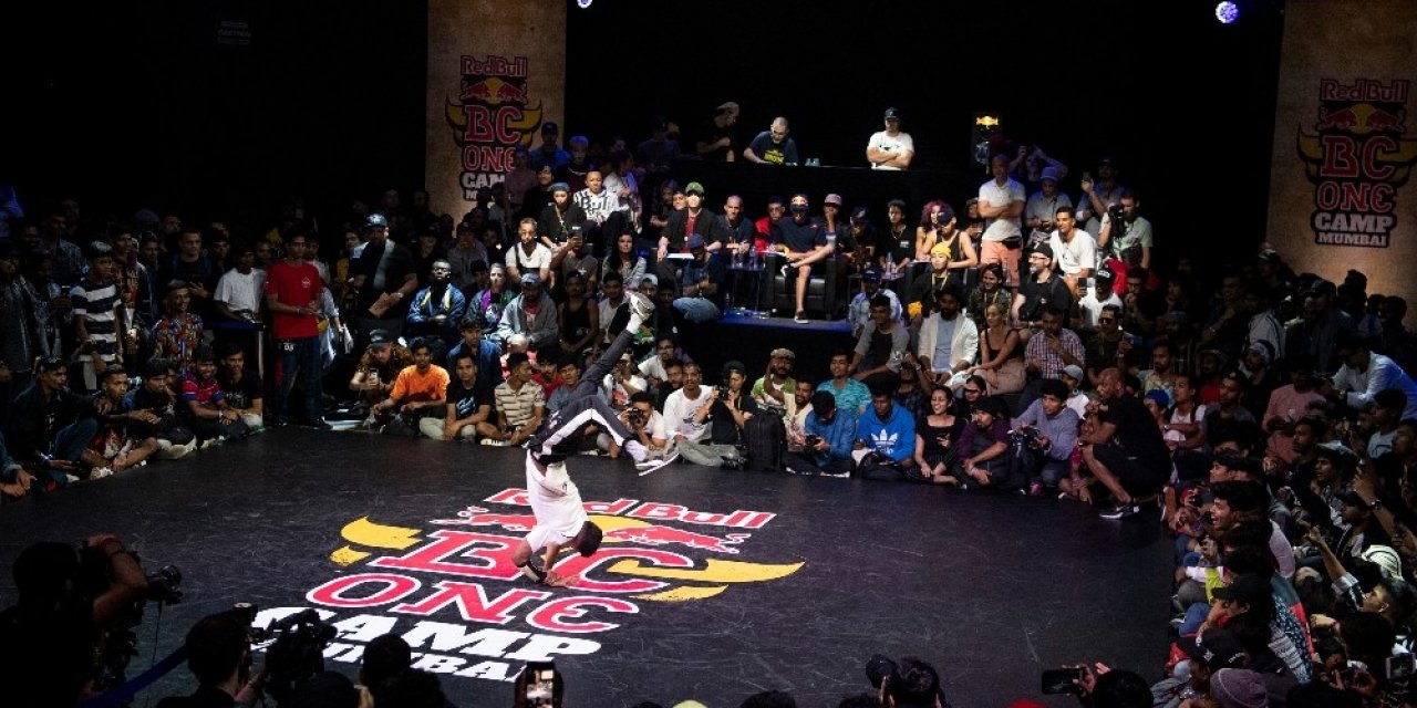 Uluslararası Breakdans Yarışmasının Finalini Türk B-girl Zorluyor