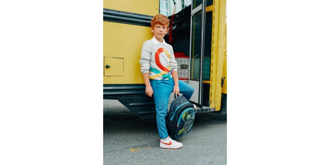 Okul Alışverişi İçin Kıyafetler Ve Çantalar Raflarda Yerini Aldı