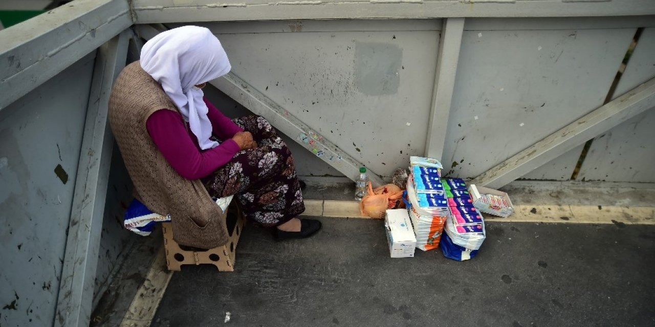 Seyyar Satıcı Maskesi 900 Tl’lik Cezadan Kurtarıyor