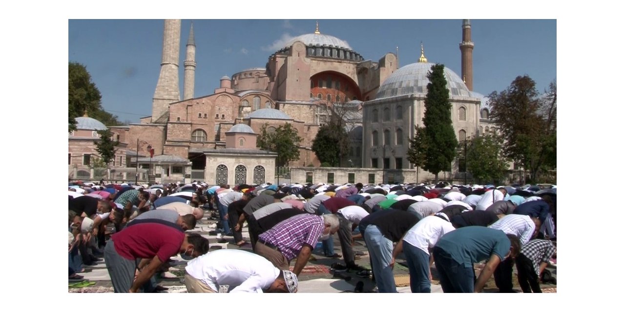 Ayasofya’da Cuma Namazına Yoğun Katılım