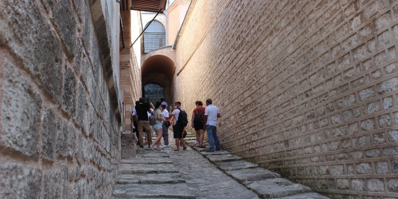 Padişahların Gizli Yolu Topkapı Sarayı’nda Ziyaretçilerini Bekliyor