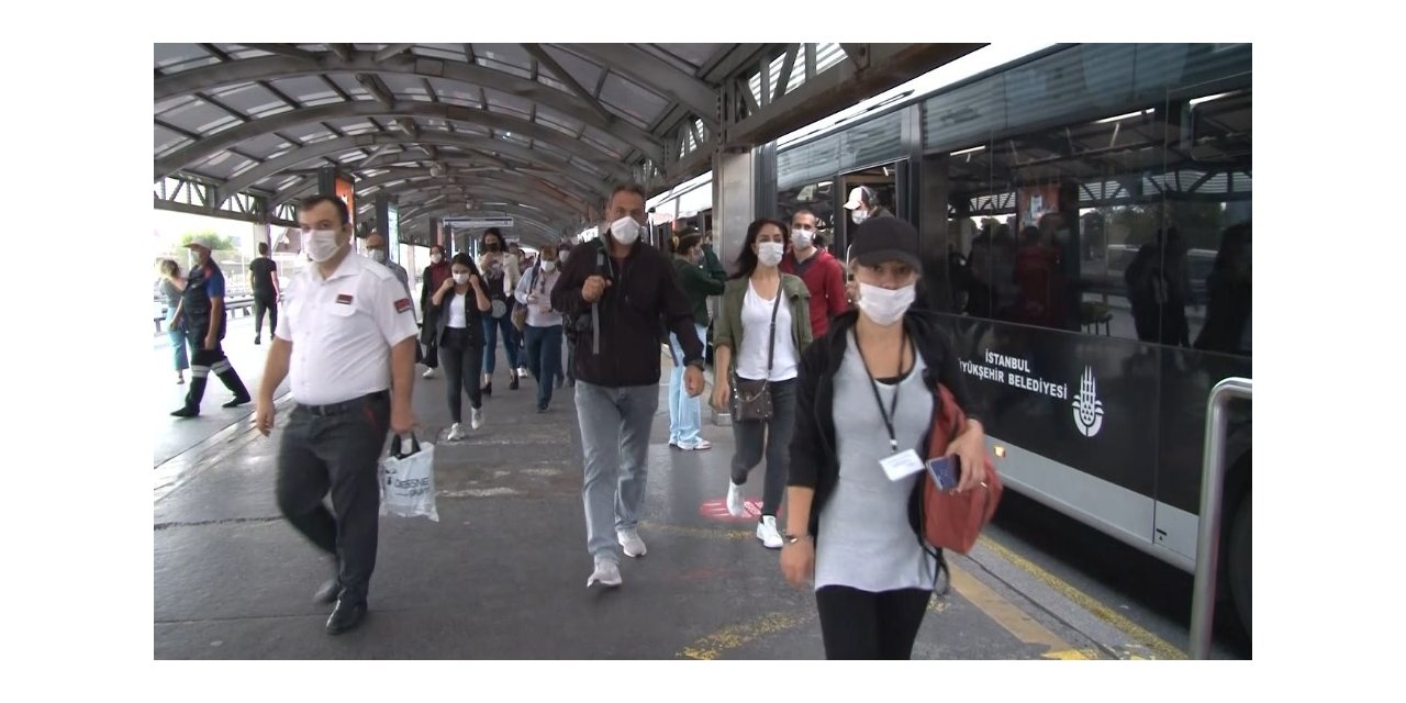 Kademeli Mesai Saati Uygulamasının İlk Gününde Toplu Ulaşımdan Manzaralar