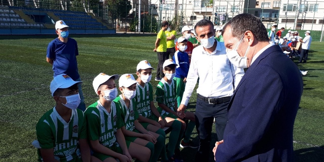 Zeytinburnu’nda Amatör Spor Kulüplerine Yardım