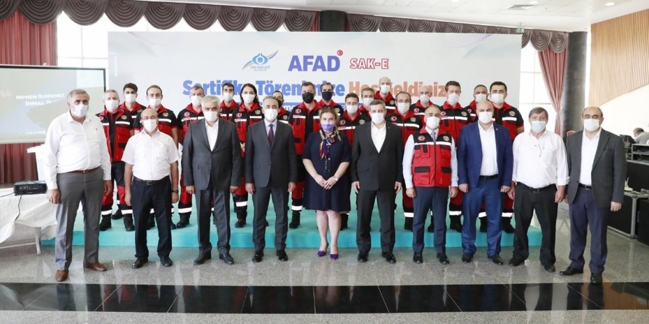 Sultangazi Belediyesi Personeline Afet Eğitimi Sertifikası