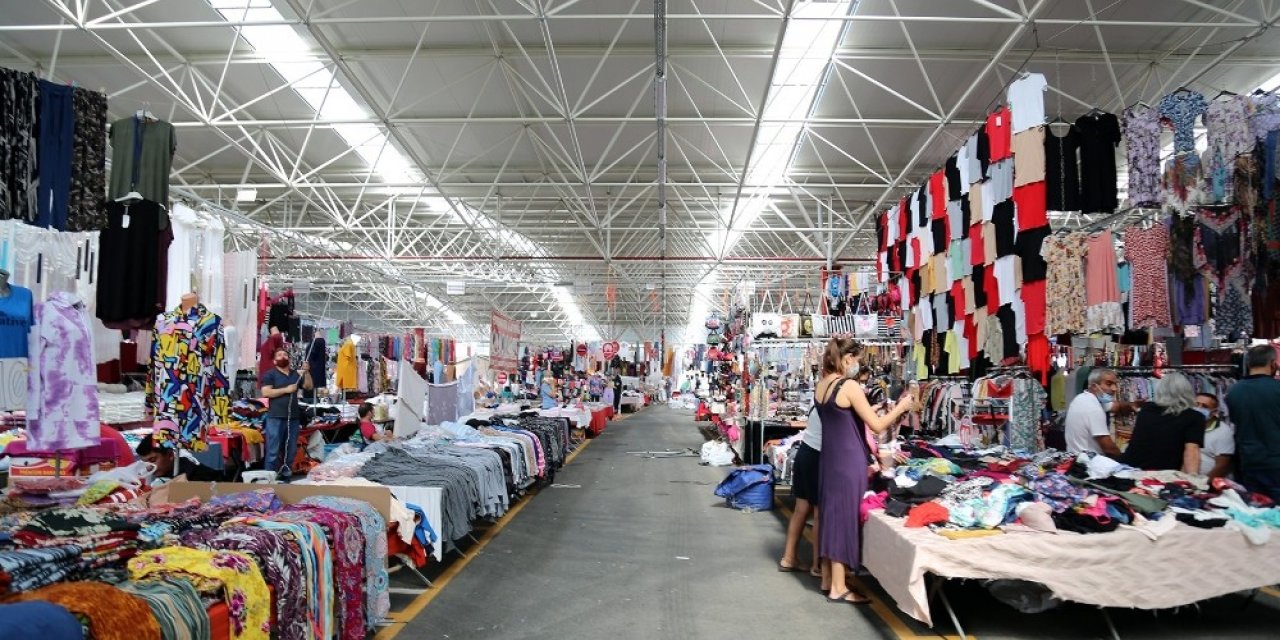 Ataşehir Belediyesi Dolu Riskine Karşı Kapalı Pazarları Otoparka Dönüştürdü