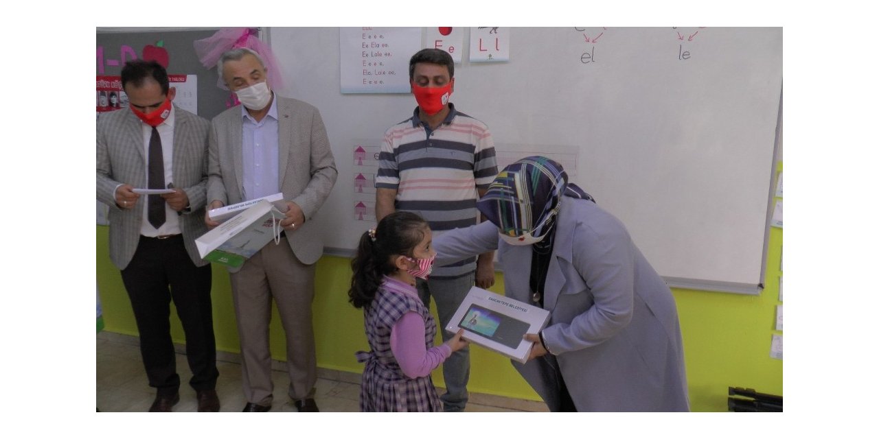Sancaktepe Belediyesi İhtiyaç Sahibi Öğrenciler İçin Askıda Tablet Uygulaması Gerçekleştirdi