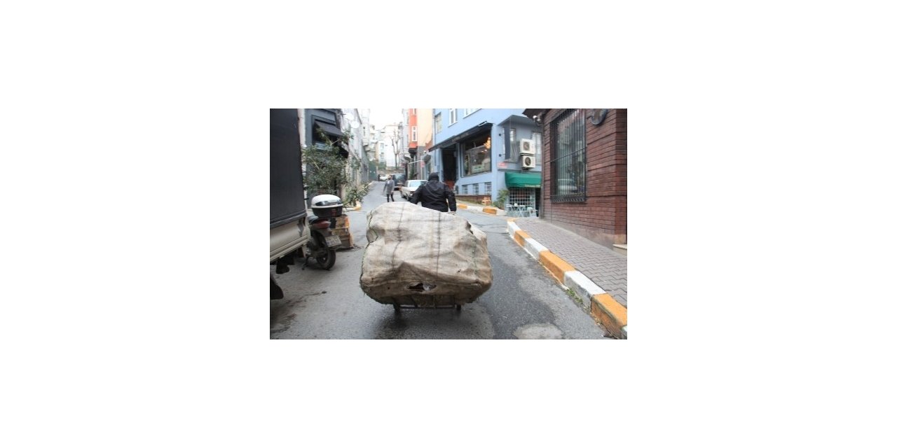 Büyükçekmece’deki Kağıt Toplayıcılarına Saat Düzenlemesi