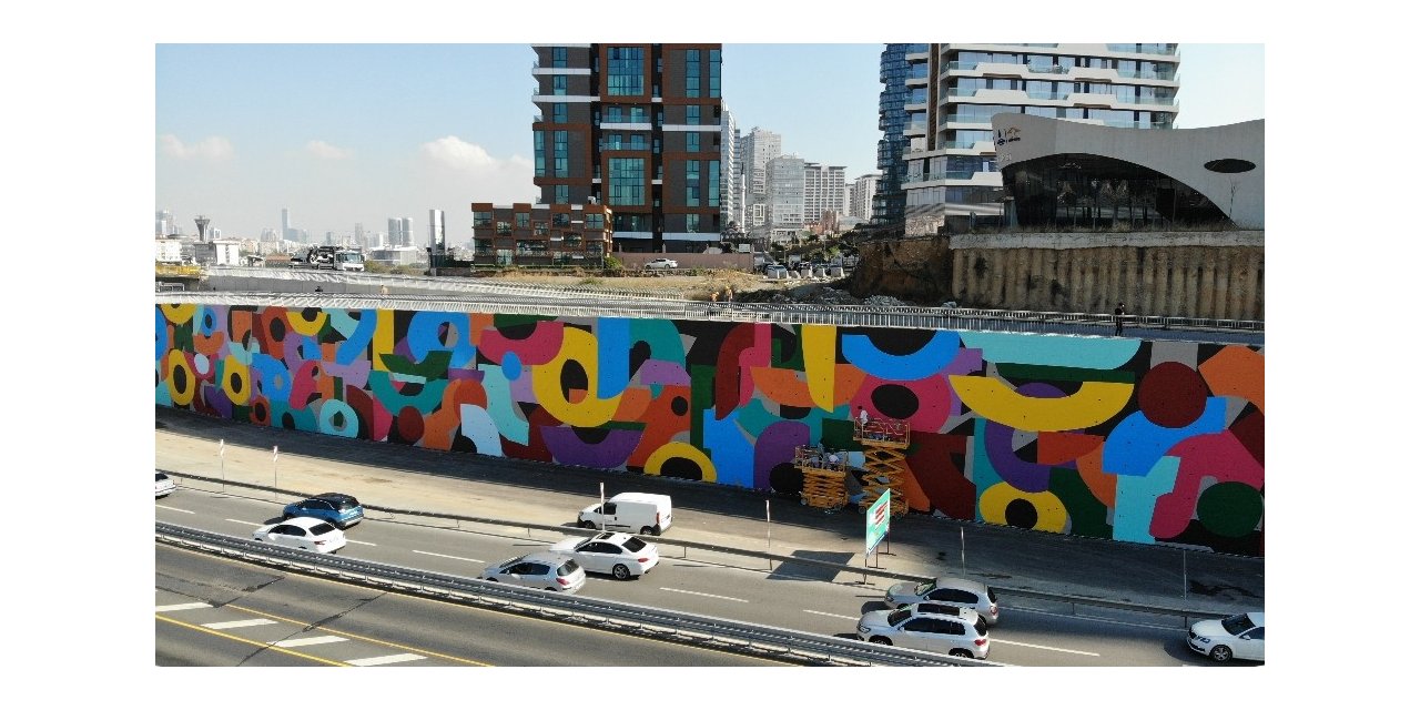 Tepki Toplayan Dev Grafitiler Havadan Görüntülendi