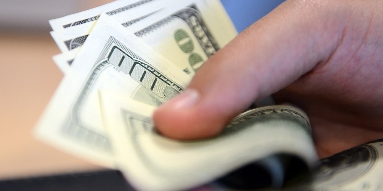 Geçen Ay Ekonomide En Fazla Dolar Konuşuldu