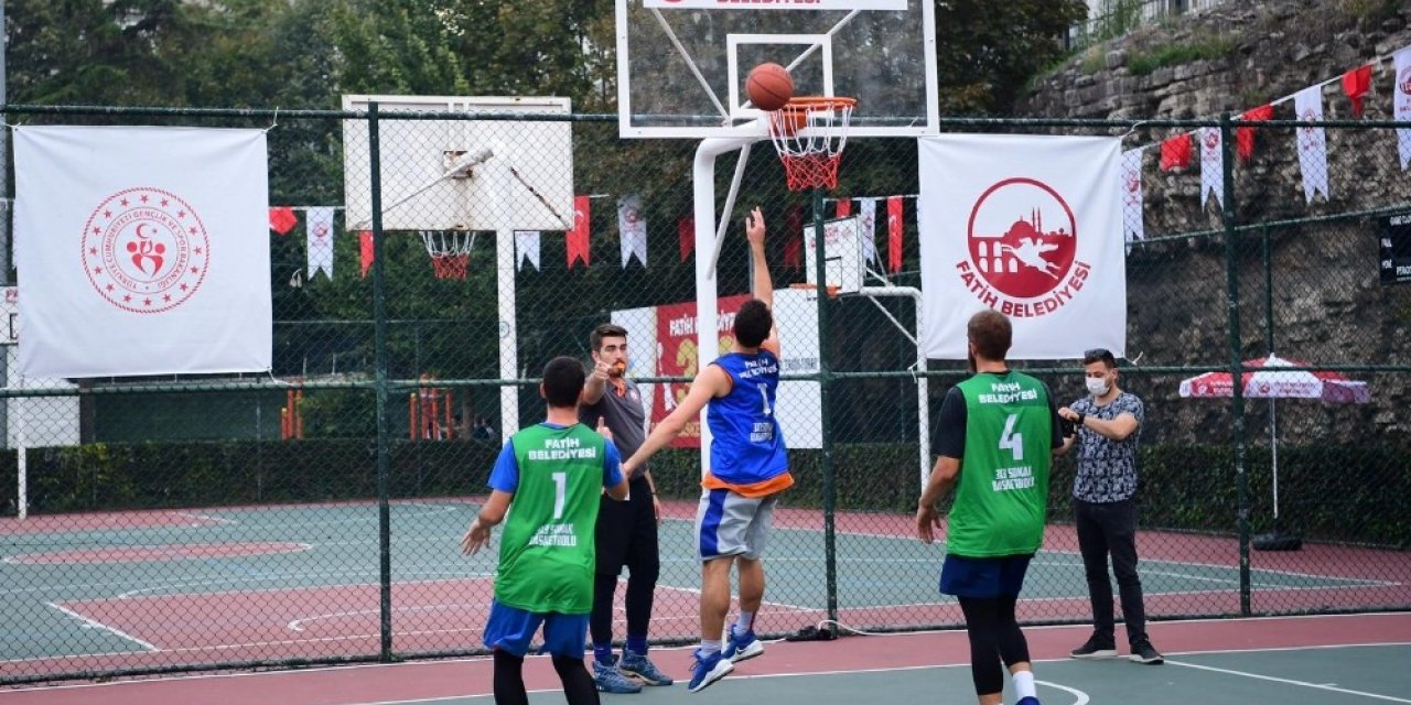 3x3 Basketbol Turnuvasında Dereceye Giren Takımlar Ödüllerine Kavuştu