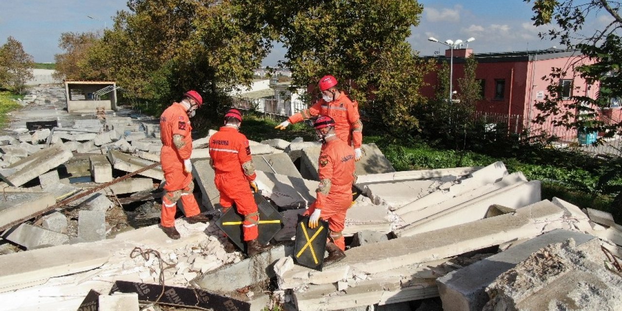 Jandarma Timlerinden İstanbul Depremi Tatbikatı