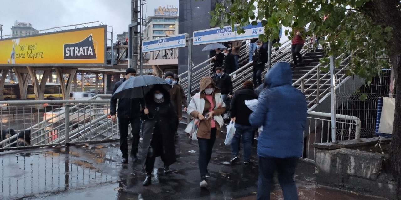 İstanbul Trafiğinde Sağanak Yağmur Yoğunluğu